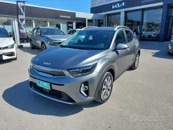 Grigio Usata 2024 Kia Stonic Style SUV | 17.400 € (Buon prezzo)