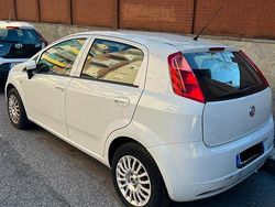 Bianco Usata 2011 Fiat Grande Punto Due volumi | 4300 € (Buon prezzo)