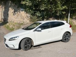 Bianco Usata 2017 Volvo V40 R-Design Station wagon | 10.900 € (Molto cara)