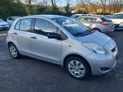 Argento Usata 2010 Toyota Yaris Tre volumi | 3700 € (Ottimo prezzo)