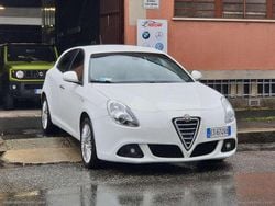 Bianco Usata 2013 Alfa Romeo Giulietta Tre volumi | 7990 € (Buon prezzo)