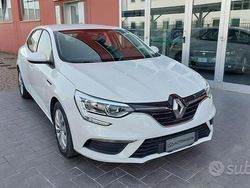 Bianco Usata 2018 Renault Mégane IV Life Tre volumi | 9900 € (Super prezzo)