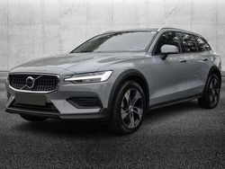 Grigio Usata 2023 Volvo V60 CC Plus Station wagon | 40.450 € (Buon prezzo)