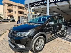 Nero Usata 2017 Dacia Sandero Due volumi | 8700 € (Buon prezzo)