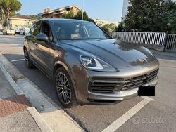 Grigio Usata 2019 Porsche Cayenne SUV | 54.900 € (Ottimo prezzo)