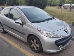 Usata 2009 Peugeot 207 Tre volumi | 3800 € (Buon prezzo)