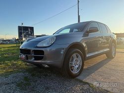 Gray Usata 2006 Porsche Cayenne SUV | 8900 € (Cara)