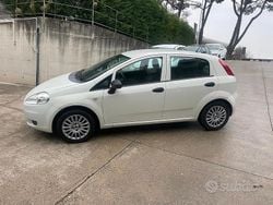 Bianco Usata 2010 Fiat Punto Classica Tre volumi | 4200 € (Buon prezzo)