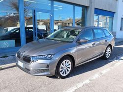 Grigio Usata 2024 Skoda Octavia Selection Station wagon | 26.500 € (Buon prezzo)