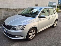 Brilliantsilber metallic Usata 2016 Skoda Fabia Ambition Due volumi | 7350 € (Buon prezzo)