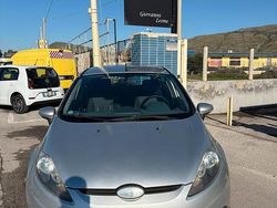 Grigio Usata 2010 Ford Fiesta Titanium Tre volumi | 2850 € (Buon prezzo)
