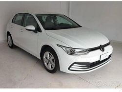 Bianco Usata 2022 VW Golf VIII Life Due volumi | 20.000 € (Super prezzo)
