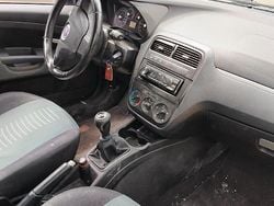 Grigio Usata 2007 Fiat Punto Tre volumi | 768 €