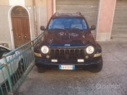 Usata 2005 Jeep Cherokee Limited SUV | 5000 € (Buon prezzo)