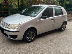 Grigio Usata 2009 Fiat Punto Due volumi | 3300 € (Buon prezzo)