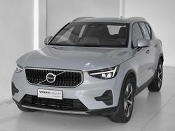 Grigio Usata 2023 Volvo XC40 Core SUV | 30.900 € (Buon prezzo)