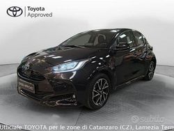 Nero Usata 2022 Toyota Yaris Hybrid Trend Tre volumi | 18.900 € (Buon prezzo)