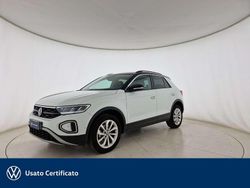 Pure white nero Usata 2024 VW T-Roc Edition SUV | 27.300 € (Buon prezzo)