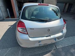 Grigio Usata 2010 Renault Clio II Dynamique Due volumi | 4500 € (Buon prezzo)