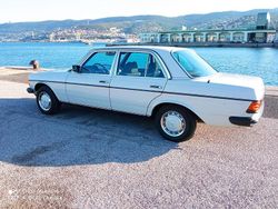 Grigio Usata 1982 Mercedes 240 Tre volumi | 13.000 €