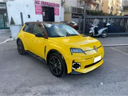 Giallo Nuova 2025 Renault R5 Iconic Due volumi | 29.900 € (Ottimo prezzo)