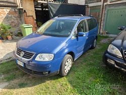 Blu/azzurro Usata 2006 VW Touran Highline Monovolume | 2300 €