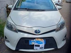 Bianco Usata 2013 Toyota Yaris Hybrid Due volumi | 8000 € (Buon prezzo)
