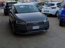 Grigio Usata 2015 Audi A1 Due volumi | 10.490 € (Buon prezzo)