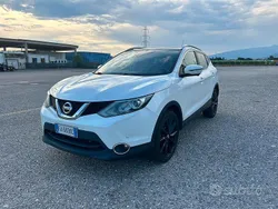 Usata 2015 Nissan Qashqai Tekna SUV | 8900 € (Buon prezzo)