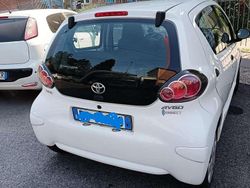 Bianco Usata 2011 Toyota Aygo Connect Style Due volumi | 6800 € (Cara)