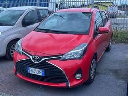 Rosso Usata 2016 Toyota Yaris Active Tre volumi | 7600 € (Ottimo prezzo)