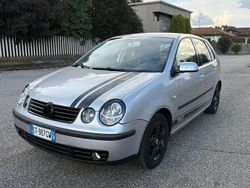 Grigio Usata 2004 VW Polo Trendline Tre volumi | 2200 € (Buon prezzo)