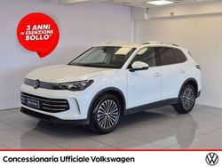 Pure white Usata 2024 VW Tiguan Elegance SUV | 38.800 € (Buon prezzo)