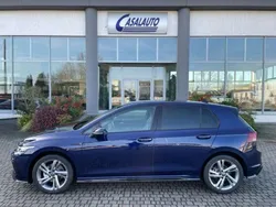Atlantic blue Nuova 2024 VW Golf VIII R-line Tre volumi | 32.800 € (Ottimo prezzo)
