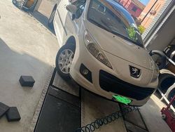 Bianco Usata 2010 Peugeot 207 Tre volumi | 4200 € (Buon prezzo)