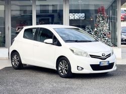 Bianco Usata 2014 Toyota Yaris Tre volumi | 7700 € (Buon prezzo)