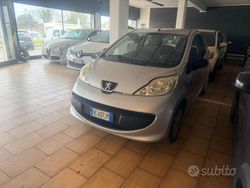 Grigio Usata 2006 Peugeot 107 Due volumi | 3999 € (Buon prezzo)