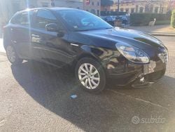 Nero Usata 2016 Alfa Romeo Giulietta Tre volumi | 7900 € (Ottimo prezzo)