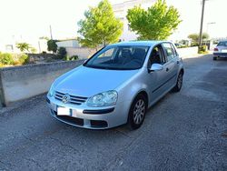 Argento Usata 2005 VW Golf Trendline Tre volumi | 3490 €