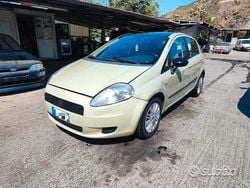 Giallo Usata 2006 Fiat Grande Punto Due volumi | 2400 € (Buon prezzo)