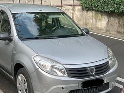 Grigio Usata 2012 Dacia Sandero Due volumi | 3000 € (Buon prezzo)
