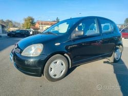 Nero Usata 2001 Toyota Yaris Tre volumi | 1900 € (Buon prezzo)