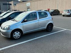 Usata 2002 Toyota Yaris Tre volumi | 500 €