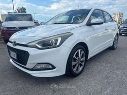 Bianco Usata 2016 Hyundai i20 Comfort Tre volumi | 6900 € (Buon prezzo)