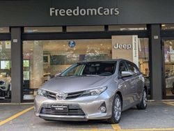 Bronzo Usata 2015 Toyota Auris Hybrid Active Tre volumi | 9900 € (Buon prezzo)