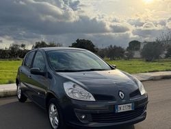 Nero Usata 2007 Renault Clio II Dynamique Tre volumi | 3900 € (Molto cara)