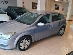 Grigio Usata 2004 Opel Astra Enjoy Tre volumi | 2500 € (Buon prezzo)