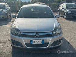 Argento Usata 2005 Opel Astra Cosmo Tre volumi | 2250 € (Buon prezzo)