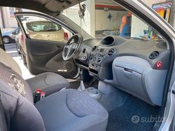 Grigio Usata 2002 Toyota Yaris Due volumi | 2500 € (Buon prezzo)