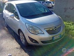 Grigio Usata 2011 Opel Meriva Monovolume | 3500 €